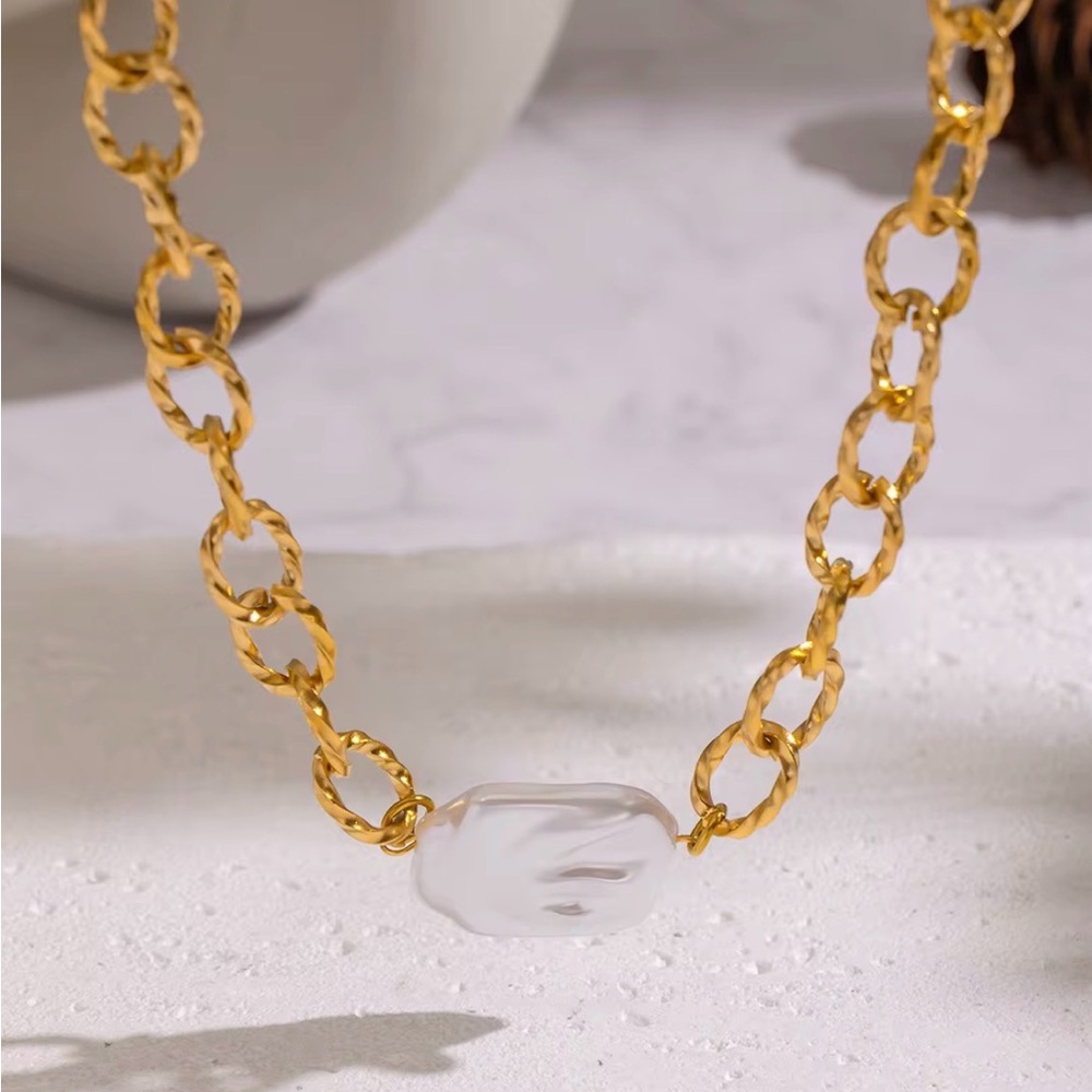 Gold Chain Necklace with White Baroque Pearl Pendant - Picture 2 of 3
